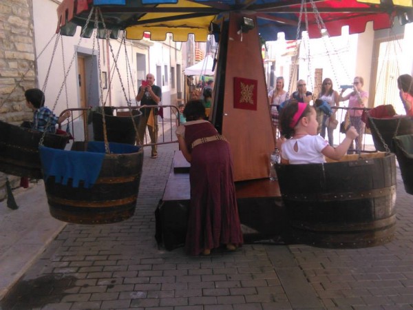 Atracciones infantiles en el Mercado Medieval de Almudévar
