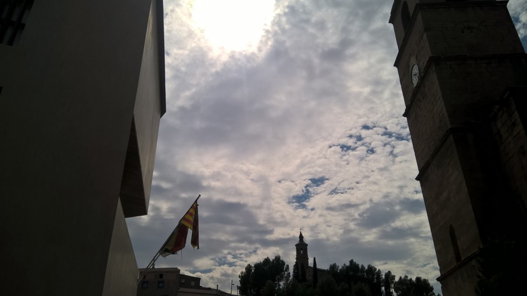 La ermita de Santa Águeda ante el Ayuntamieto 