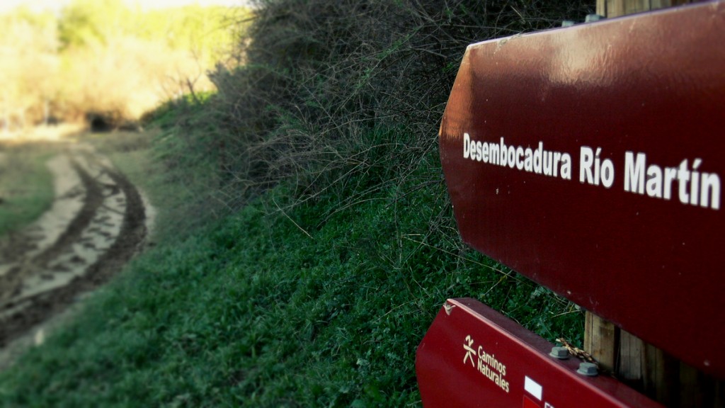 Camino Natural del Ebro a su paso por el Río Martíin