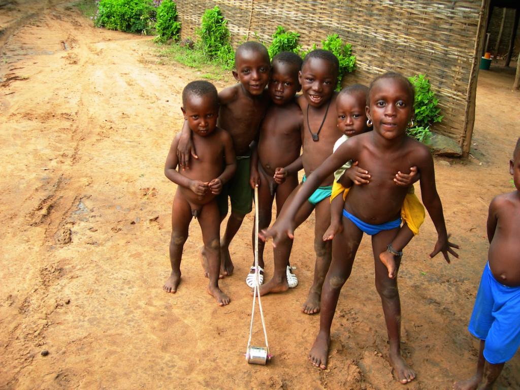 Niños en Badián