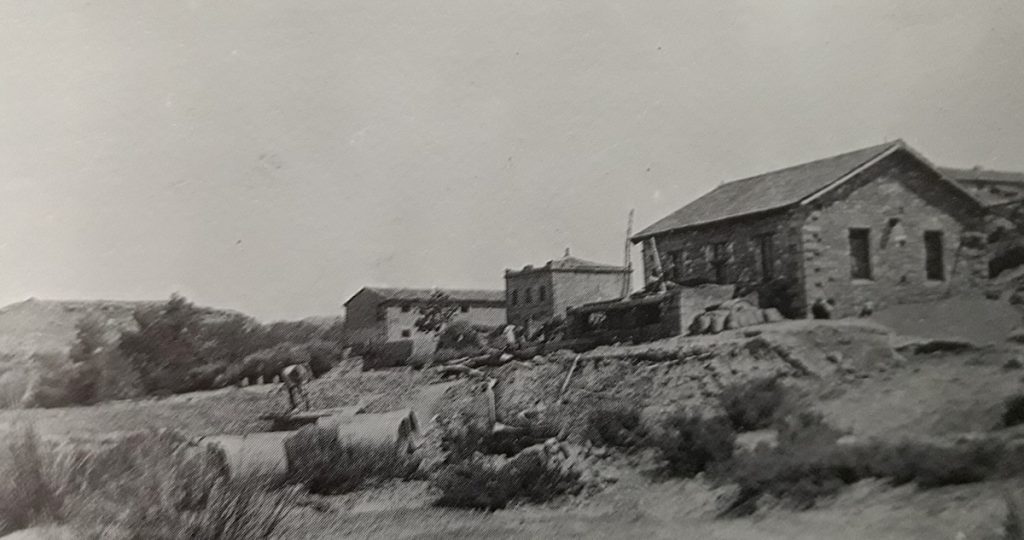 Edificios junto al antiguo puerto de Escatron